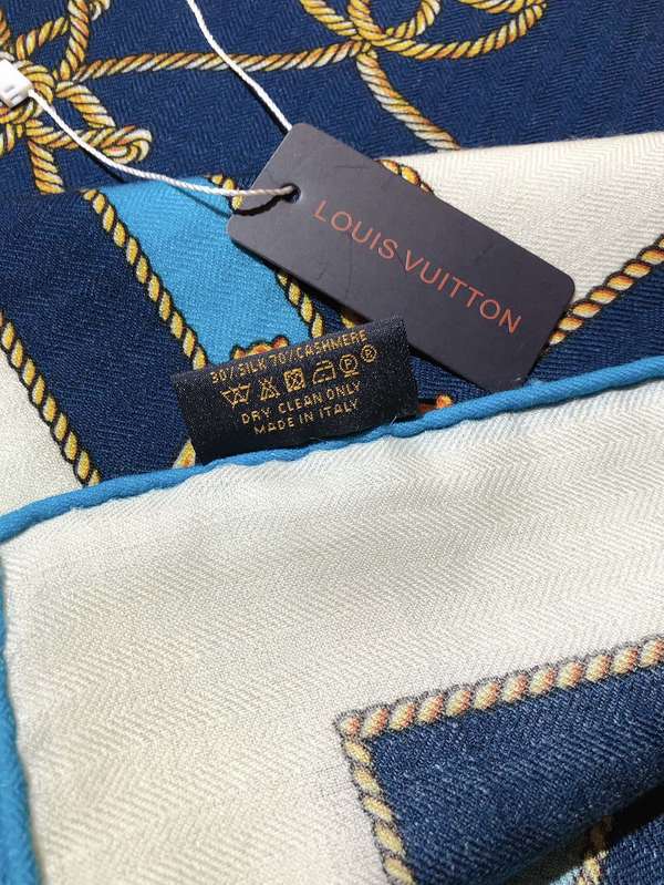 Louis Vuitton Scarf LVC00580